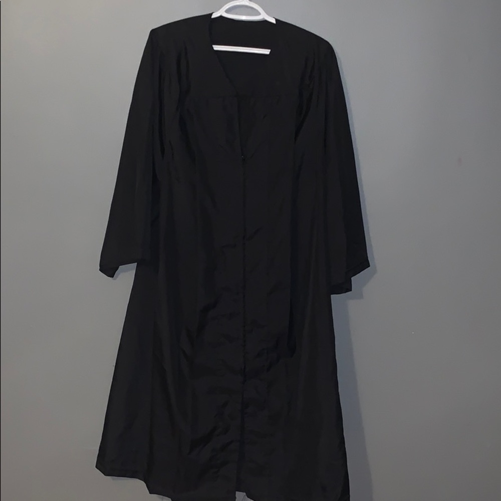 DONATED Standard Graduation Gown✨